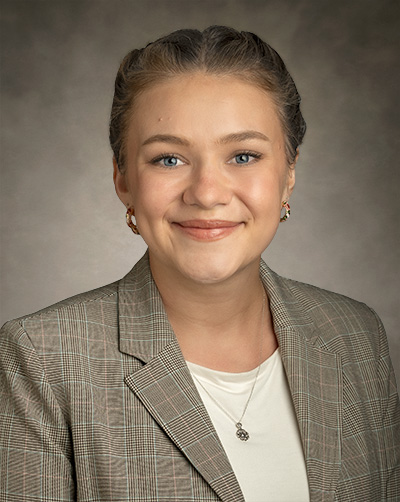 League Elena 400x502